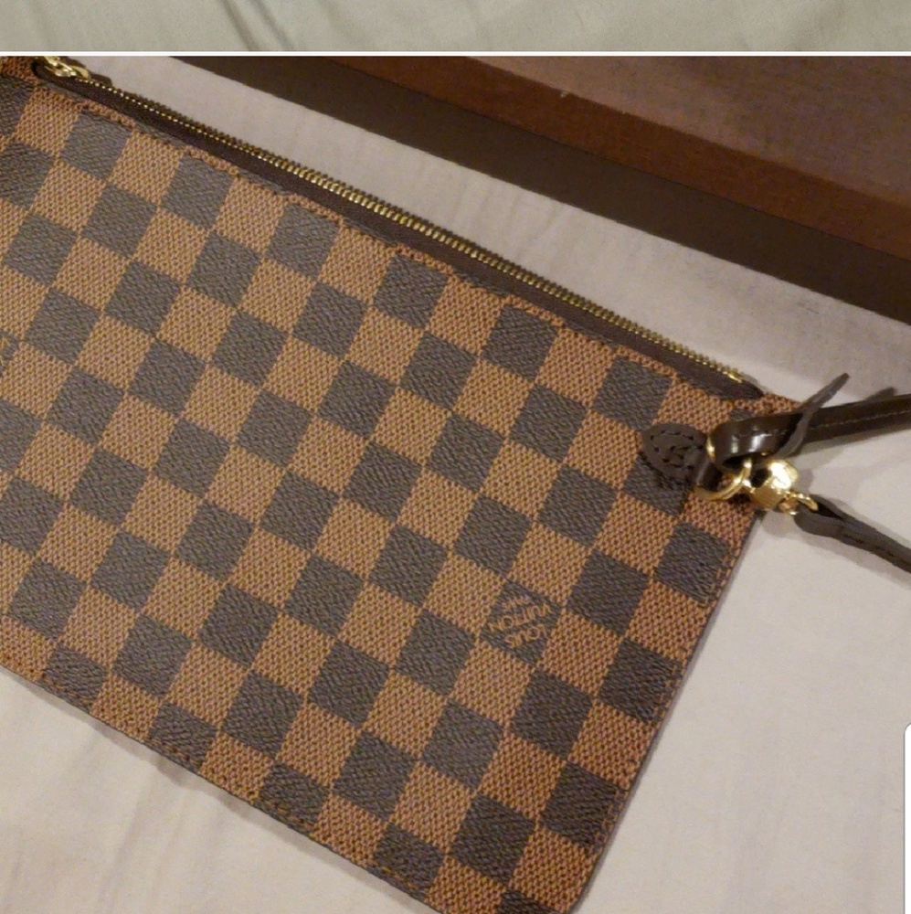 Louis vuitton pouch from the neverfull bag